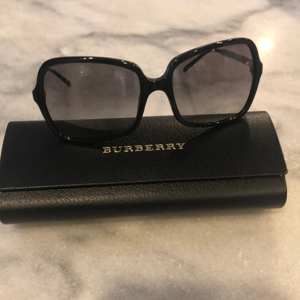 🔥Burberry sunglasses
